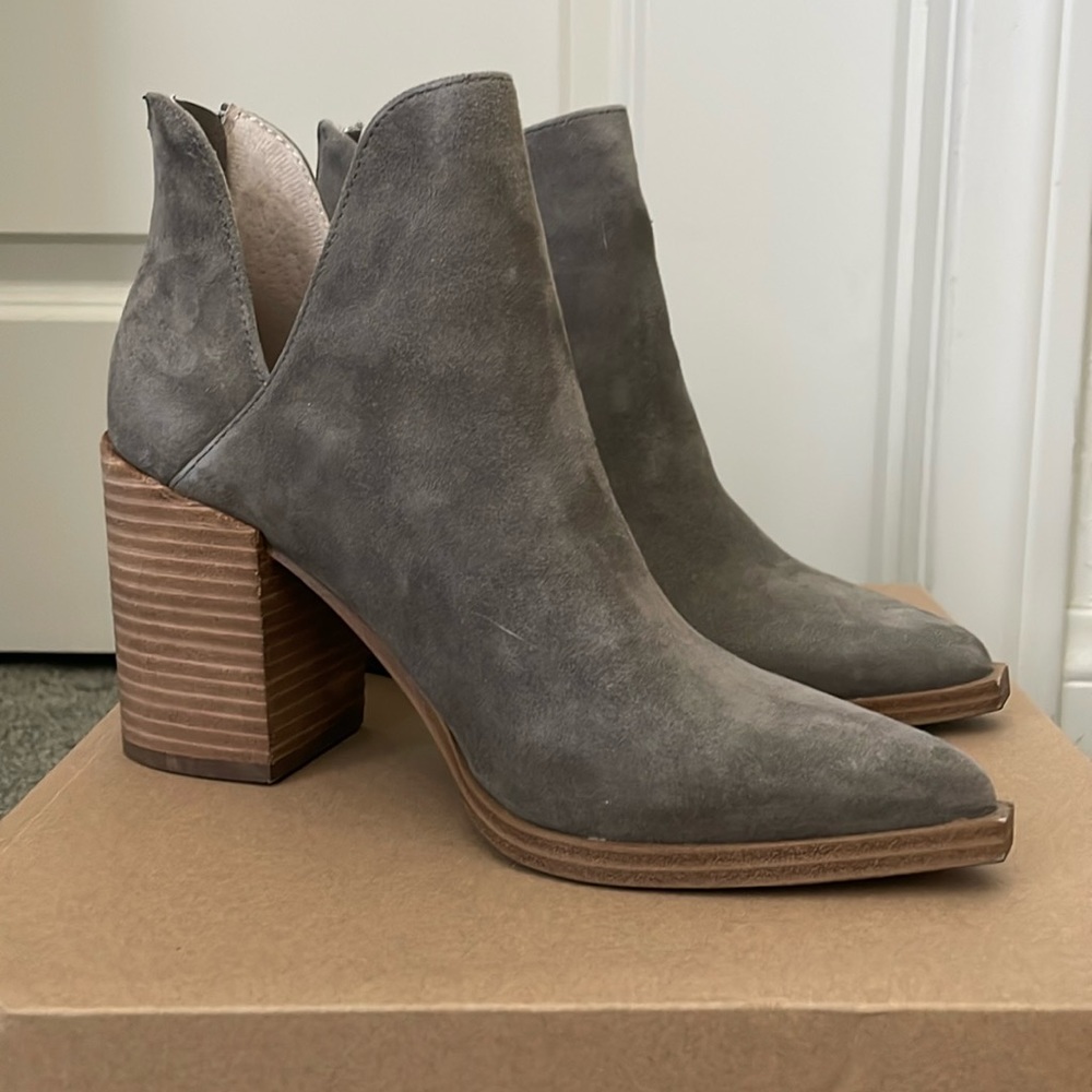 Steve Madden Grey Suede Boots size 6